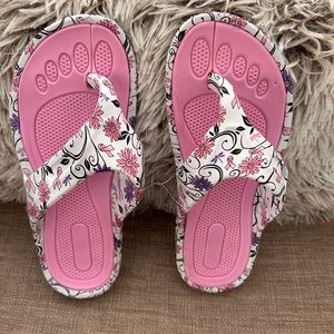 NWOT Pink Ribbon Flip Flops, Size 6, Garden Motif with Dragonflies, Never worn.